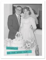 (PB) Vintage wedding couple cutting cake